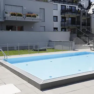  Apartment Yellow Flower With Pool - 5 Min To